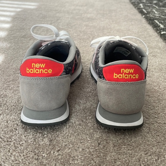 [SOLD] New Balance Sneakers - Picture 5 of 6